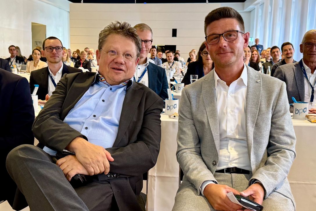 Niedersachsens Gesundheitsminister Dr. Andreas Philippi und bpa-Hauptgeschäftsführer Norbert Grote bei der Mitgliederversammlung in Hannover.