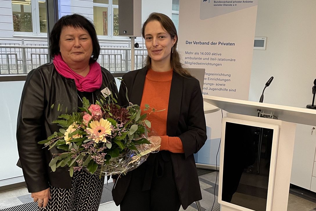 Margit Beckenstein (bpa-Landesvorsitzende und Vizepräsidentin des bpa) und Thüringens Gesundheitsstaatssekretärin Tina Rudolph